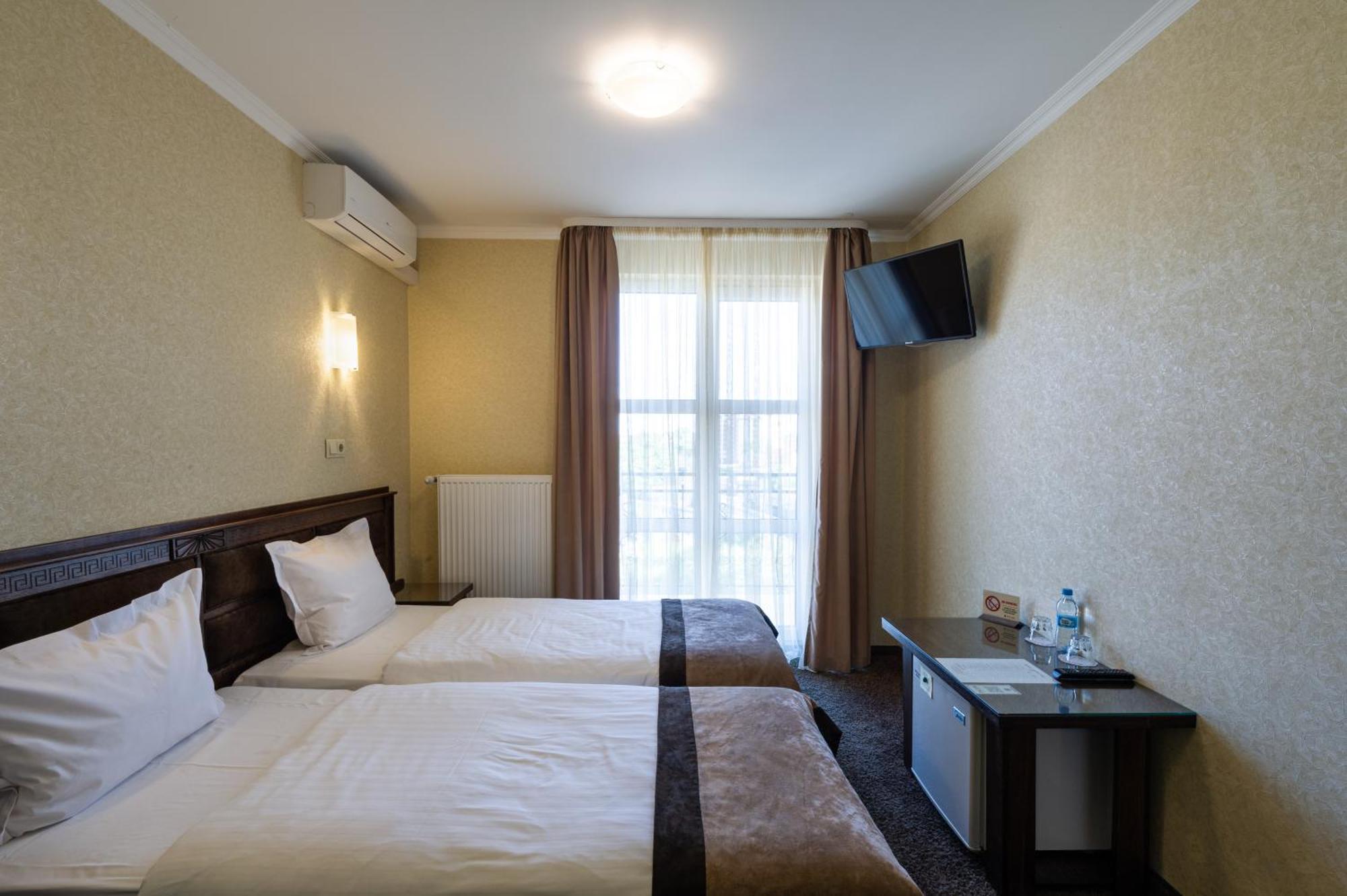 Avalon Palace Ternopil Exterior photo