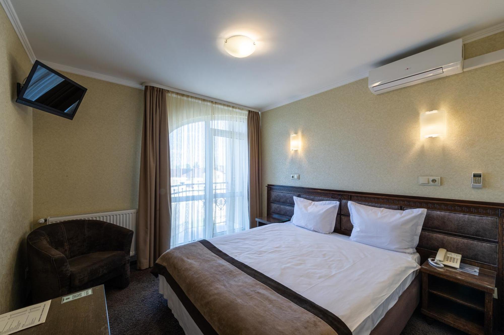 Avalon Palace Ternopil Exterior photo