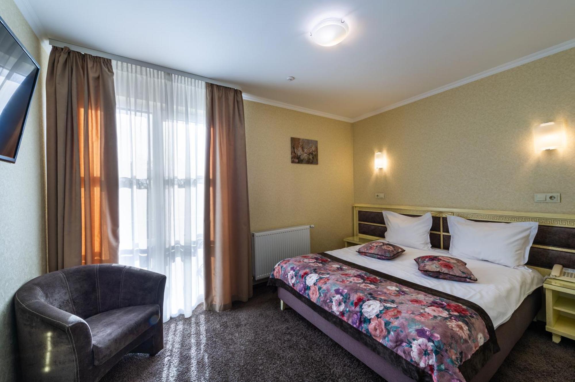 Avalon Palace Ternopil Exterior photo