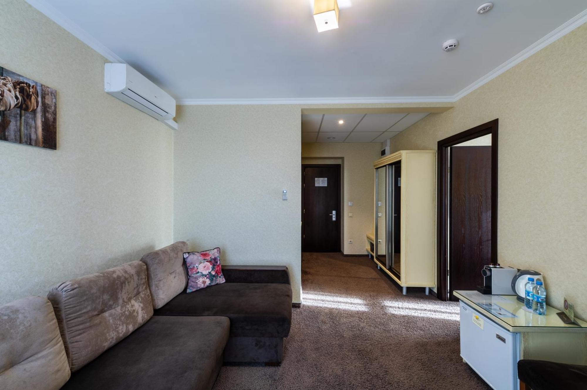 Avalon Palace Ternopil Exterior photo